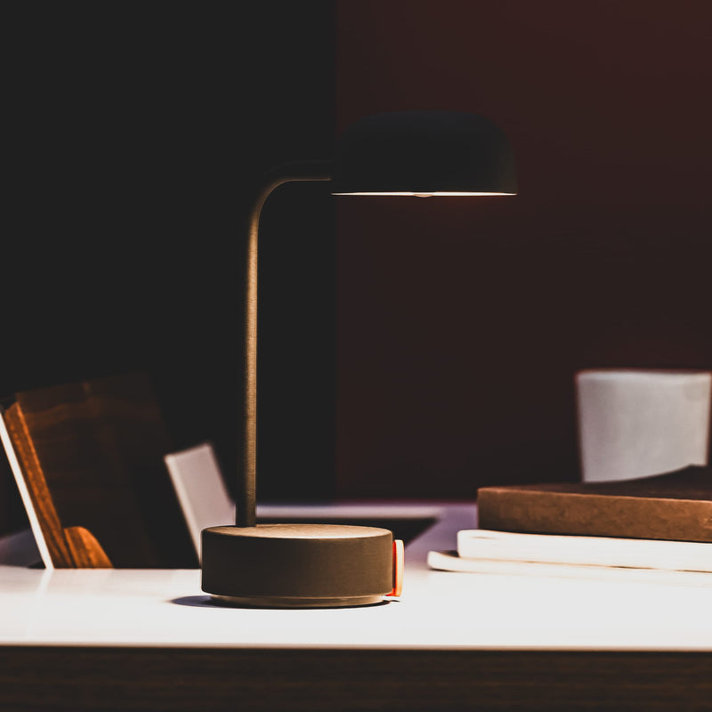 Rechargeable Fokus Anthracite LED lamp with 2700K warm light, perfect for study, work, reading, and relaxing at home.
