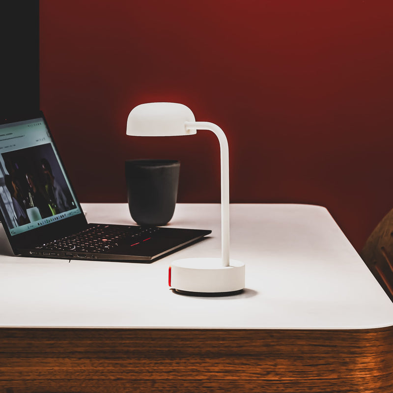 Fokus by Kooduu: Compact LED table lamp offering 40-hour battery life, USB charging, and adjustable warm light.
