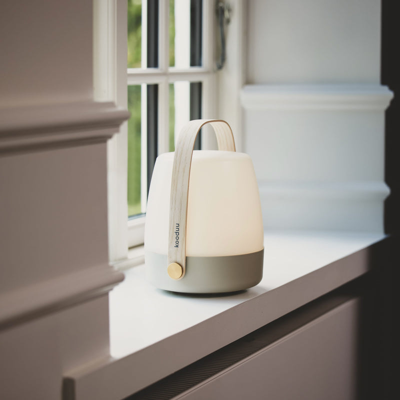 Lite-up LED lamp: Danish design with 4 light intensity settings, rechargeable battery, and wooden handle for modern interiors.