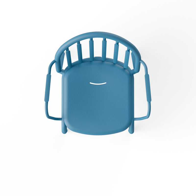 Close-up of Fred’s Armchair seat with a smile-shaped opening for quick rainwater drainage, perfect for outdoor use.