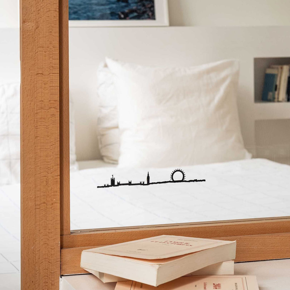 London Line: A sleek silhouette of Big Ben and the London Eye, available in sizes up to 125 cm for any space.