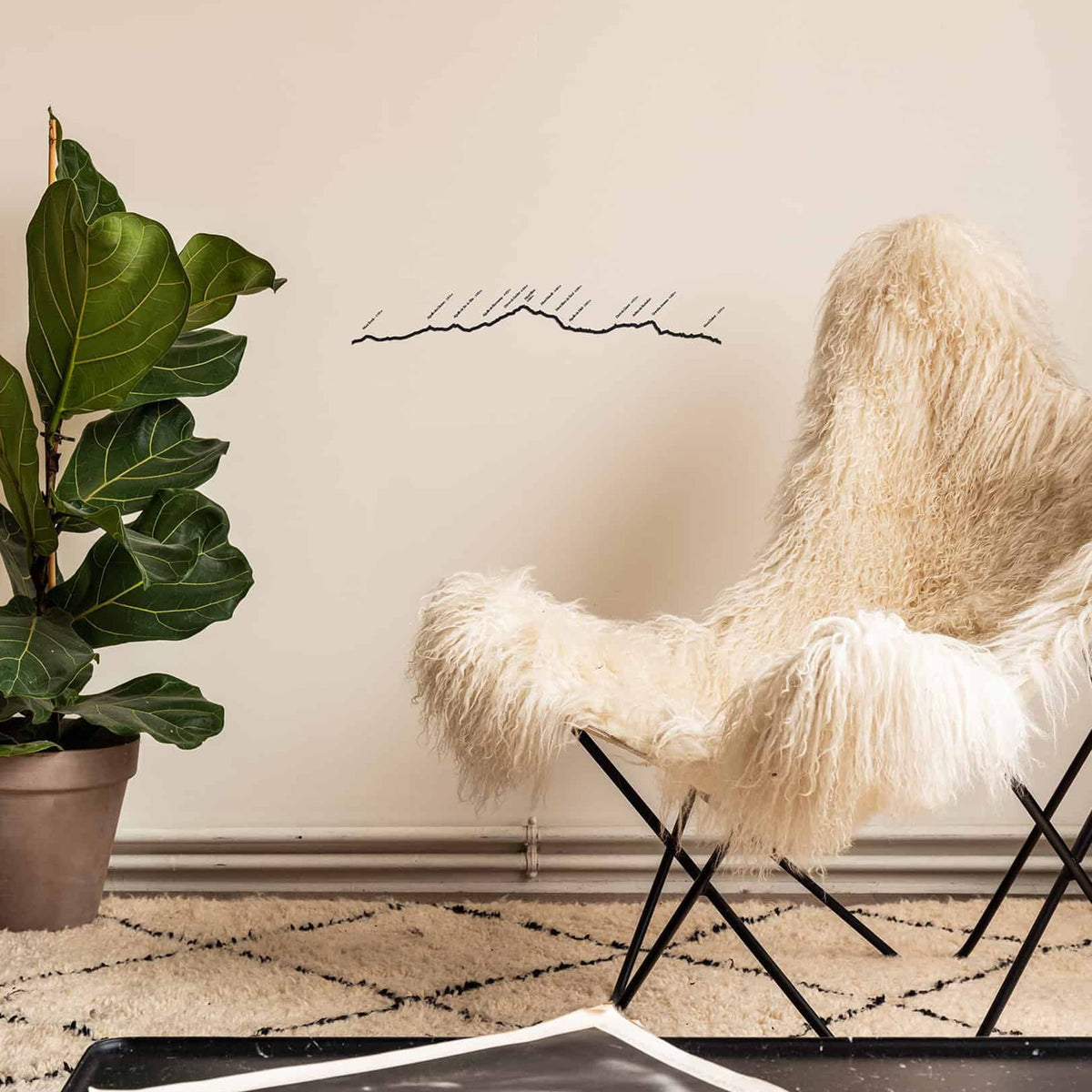 Minimalist Mont Blanc Line silhouette showcases serene Alpine views with landmarks like Dôme du Goûter.