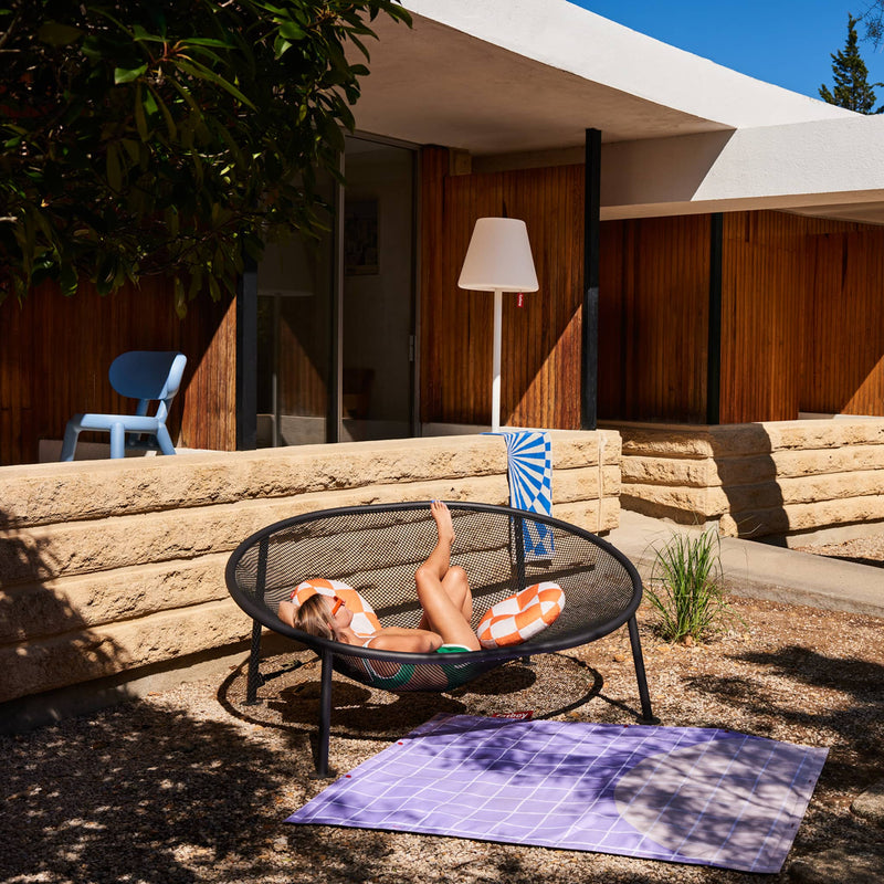 Relax in style with Netorious by Fatboy, the ultimate outdoor lounge furniture designed for comfort, durability, and versatility.