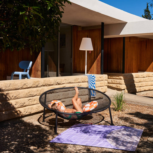 Relax in style with Netorious by Fatboy, the ultimate outdoor lounge furniture designed for comfort, durability, and versatility.
