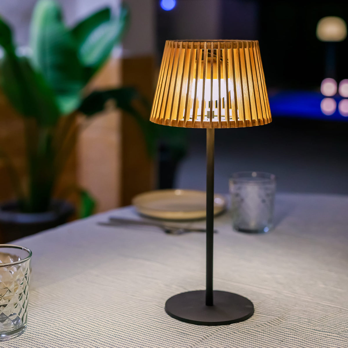Okinawa&lt;br&gt; Solar-charged Table Lamp