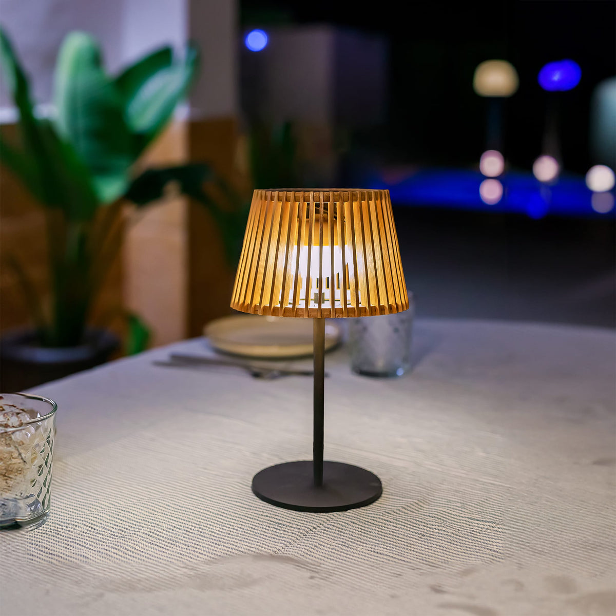Okinawa&lt;br&gt; Solar-charged Table Lamp