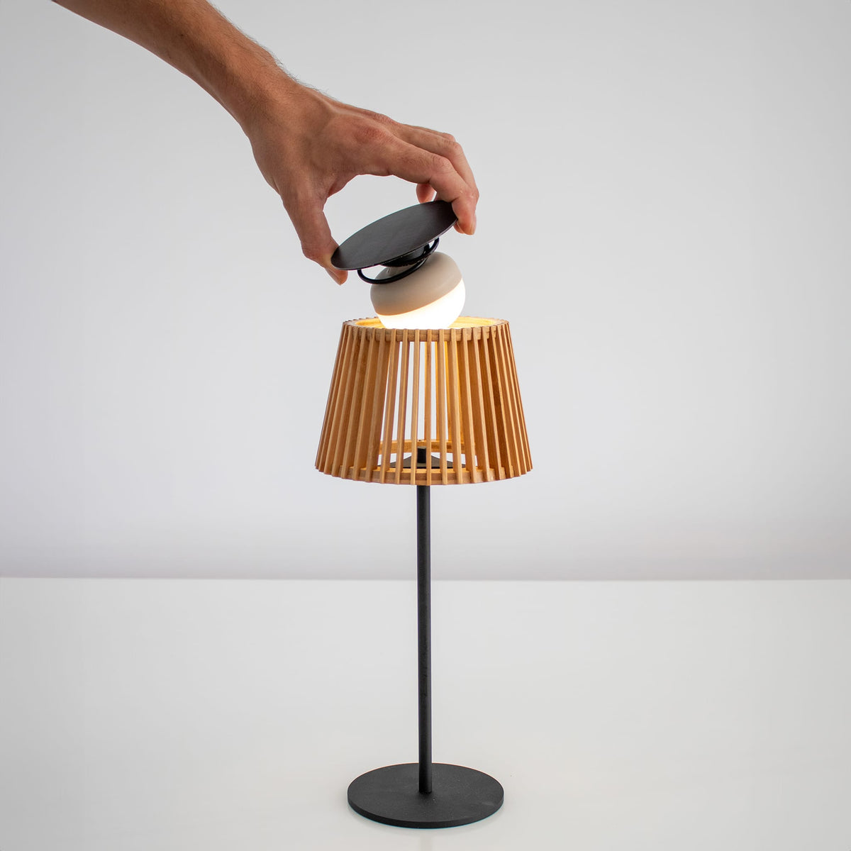 Okinawa&lt;br&gt; Solar-charged Table Lamp