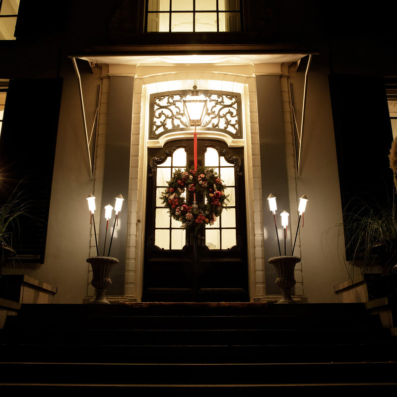 Fatboy Prêt-A-Racket lights automatically illuminate at dusk, offering energy-efficient outdoor lighting.