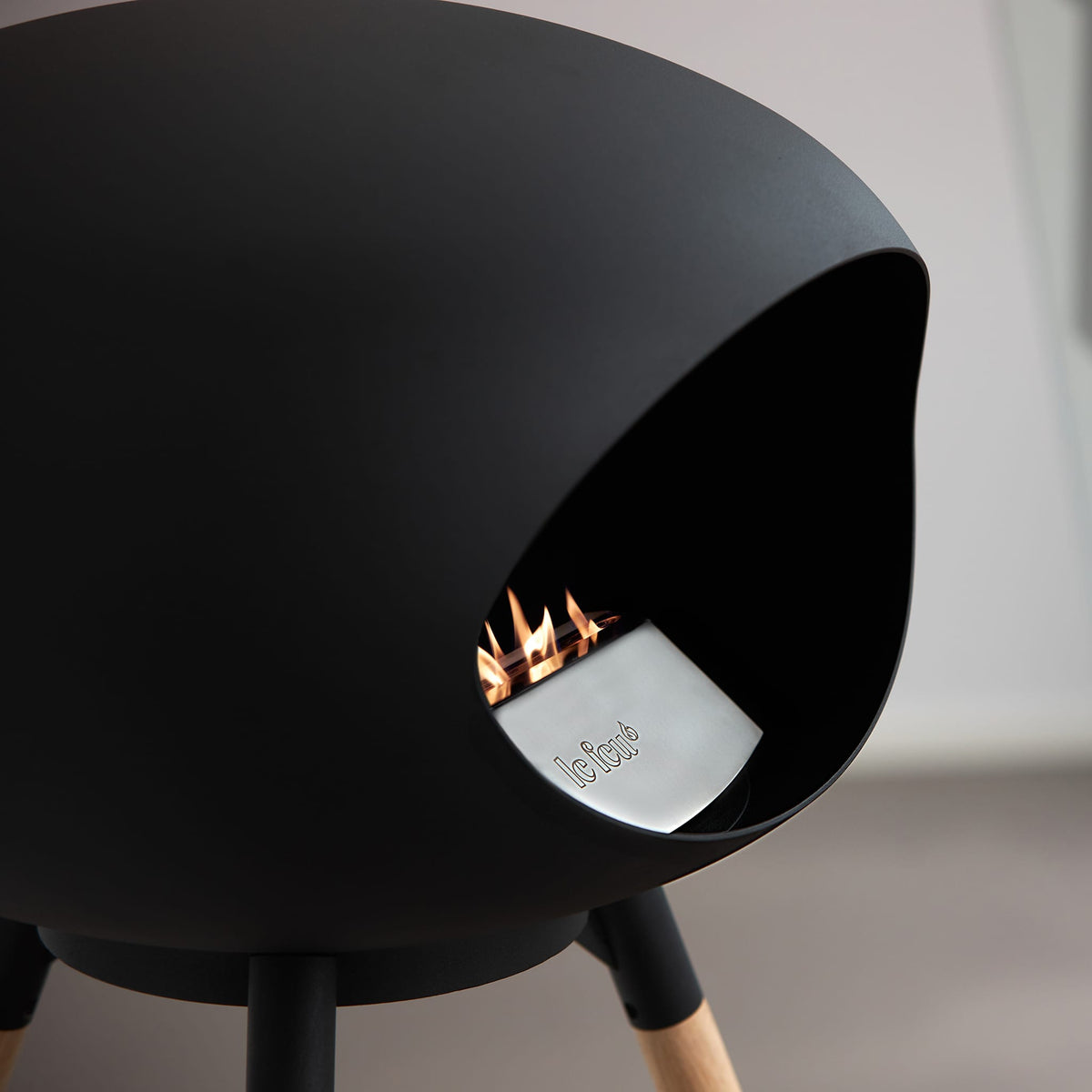 Le Feu Ground High Dome &lt;br&gt;Black